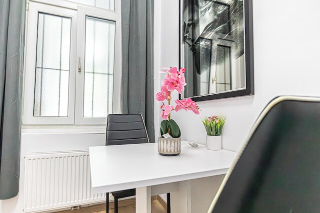 スペーシャス 5ベッドルーム アパートメント クローズ トゥ アウガルテン