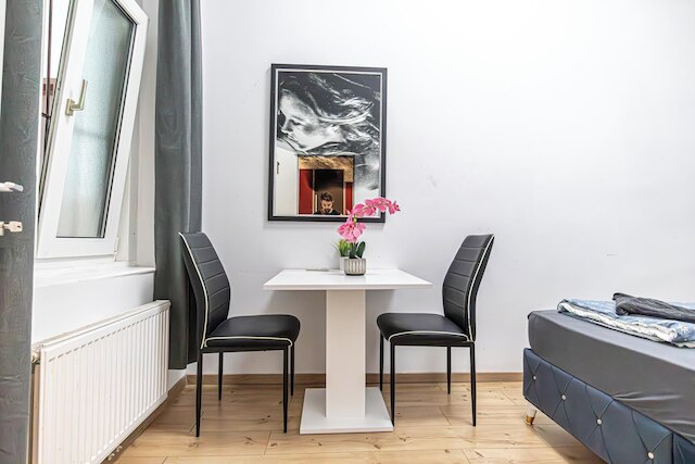 スペーシャス 5ベッドルーム アパートメント クローズ トゥ アウガルテン