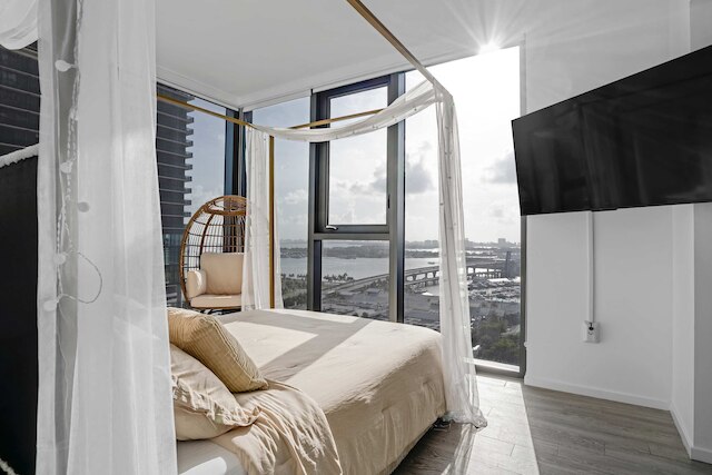 CBD Luxepad 2b2b With City Bay Views Gym Lounge