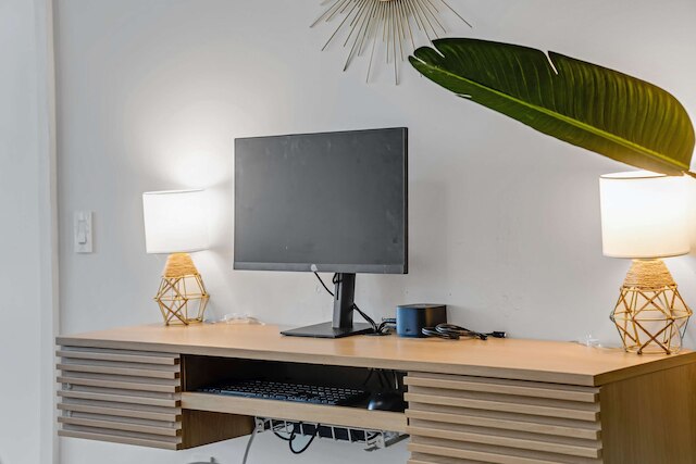 CBD Luxepad 2b2b With City Bay Views Gym Lounge