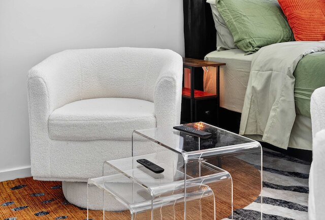 CBD Luxepad Penthouse Studio 1 King Bed Gorgeous Bay Views Pool Hottub Gym Restaurants