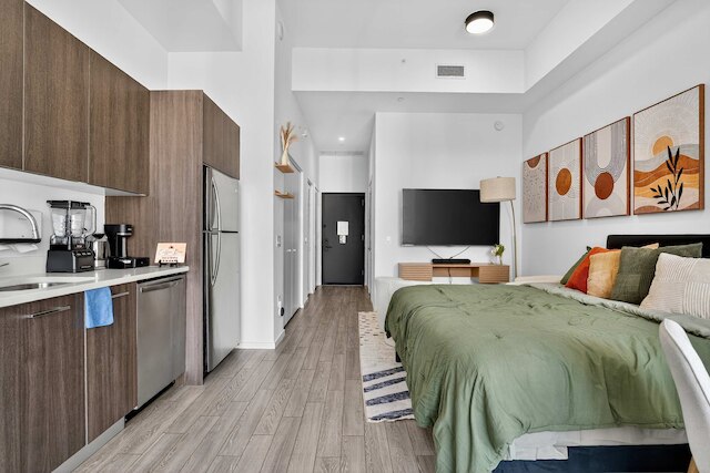 CBD Luxepad Penthouse Studio 1 King Bed Gorgeous Bay Views Pool Hottub Gym Restaurants