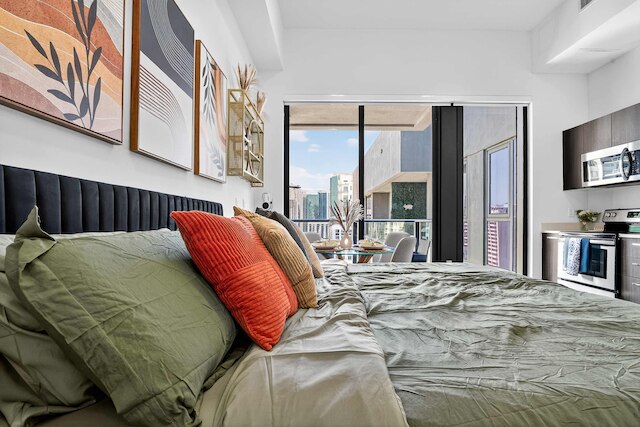 CBD Luxepad Penthouse Studio 1 King Bed Gorgeous Bay Views Pool Hottub Gym Restaurants