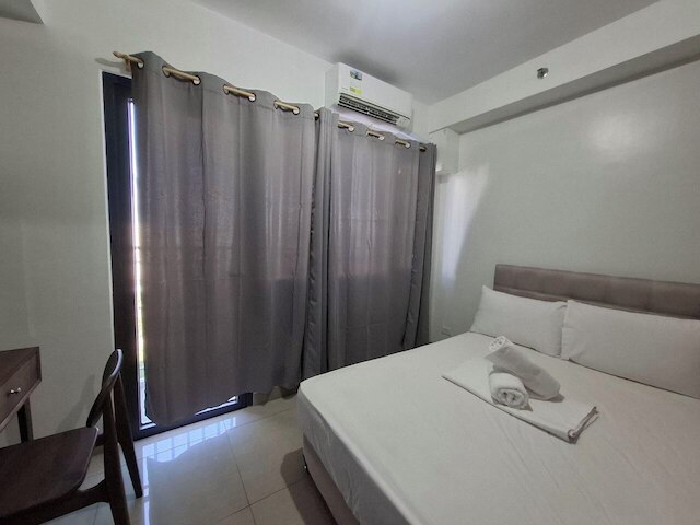 Shore 2 Tower 2 Unit 1828