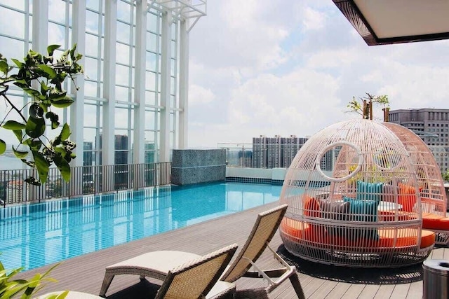 コージー & モダン スアサナ JB シティ スイート