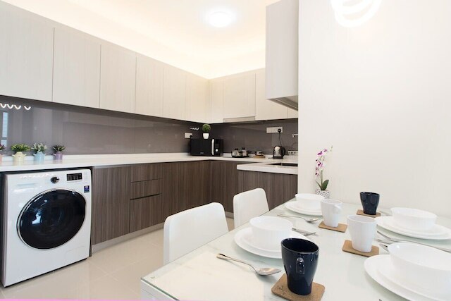 コージー & モダン スアサナ JB シティ スイート