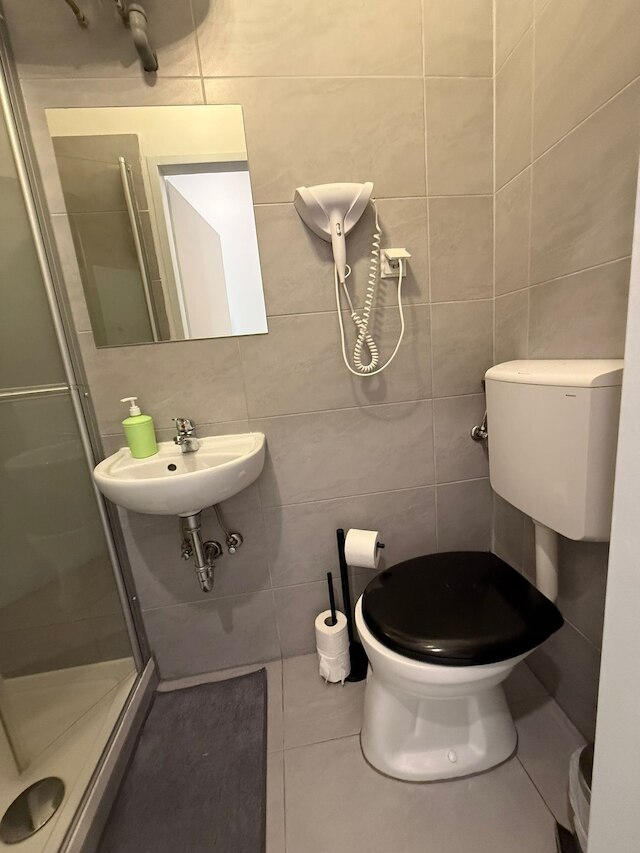 バリュー 1 ベッドルーム アパート クローズ トゥ ウェストバーンホフ