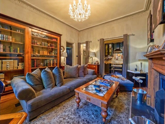 ホランド パーク クラシック ハイ シーリングス ラグジュアリー 2 ベッド