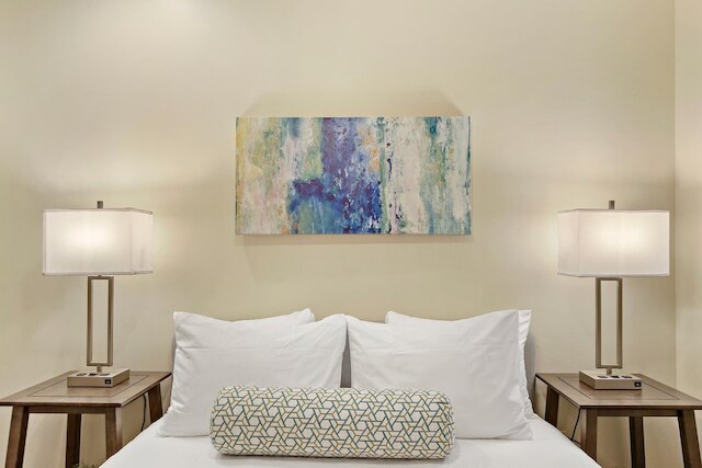 Upscale 4BR in Wicker Park - Damen 1R