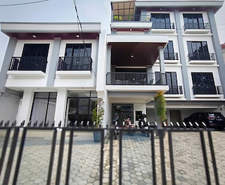 ツインズ ホテル ブティック シャリア