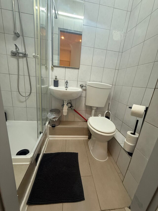 モダン 1 ベッドルーム アパートメント セントラル プライバシー