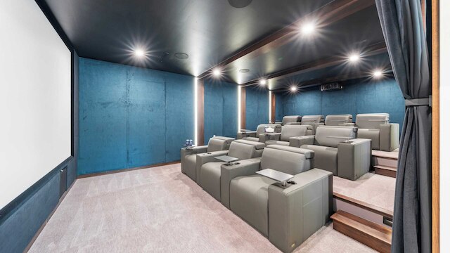 モダン オアシス ウィズ プール, ホットタブ, ルーフトップ デッキ & ホームシアター マリポサ リトリート バイ アバンステイ