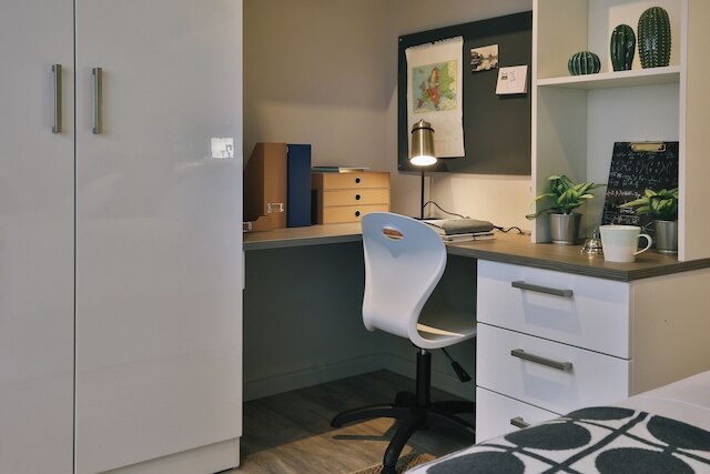 スチューデント オンリー ザ チャペル