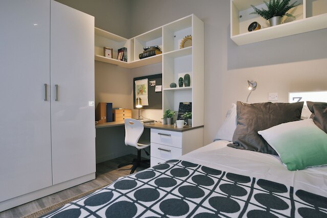 スチューデント オンリー ザ チャペル