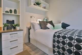 スチューデント オンリー ザ チャペル