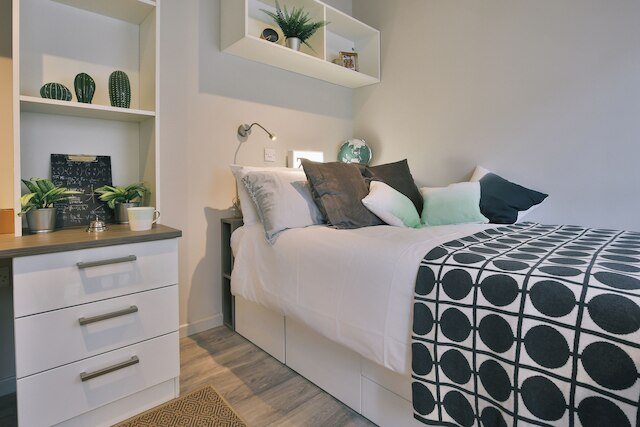 スチューデント オンリー ザ チャペル