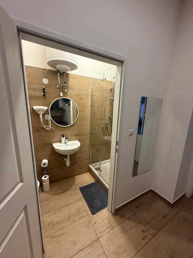 ブライト 1 ベッドルーム アパートメント ニア トップ ウィーン サイツ