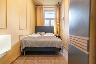 グループ フレンドリー 4 ベッドルーム ニア ウェストバーンホフ