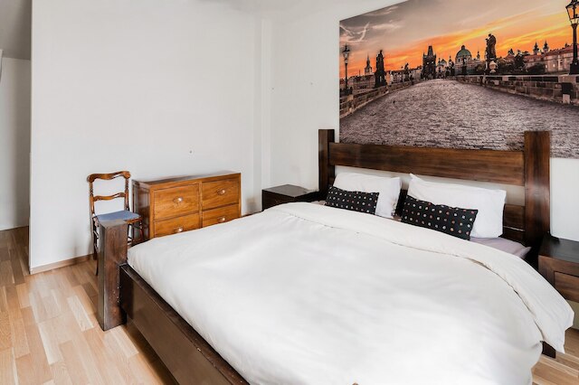 アパートメント & パーキング