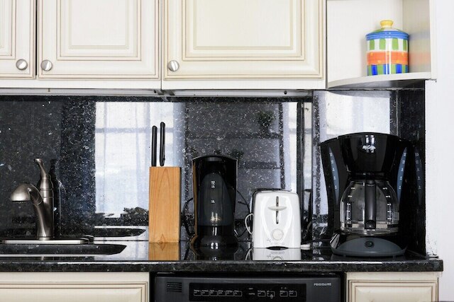 240 イースト アパートメンツ