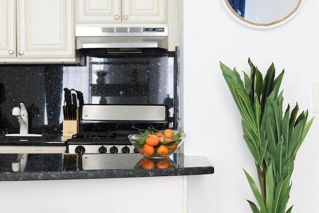 240 イースト アパートメンツ