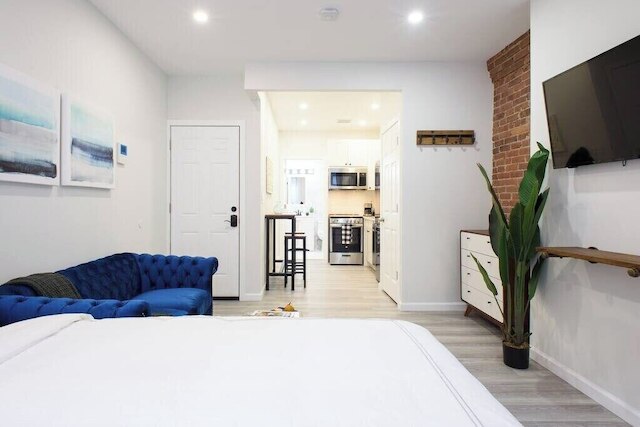 240 イースト アパートメンツ