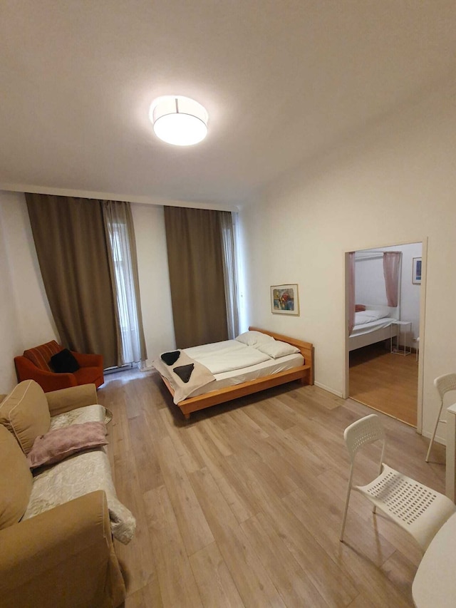 モダン 2ベッドルーム アパートメント ニア カールスプラッツ