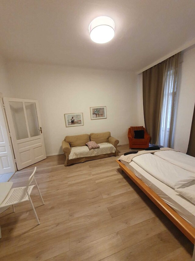 モダン 2ベッドルーム アパートメント ニア カールスプラッツ