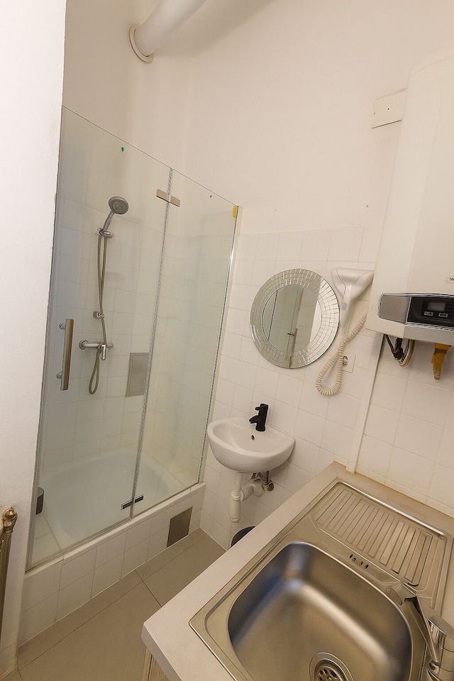 モダン 2ベッドルーム アパートメント ニア カールスプラッツ