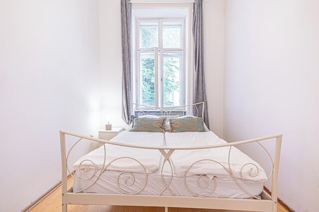 コージー 2ベッドルーム アパートメント ニア ベルヴェデーレ パレス