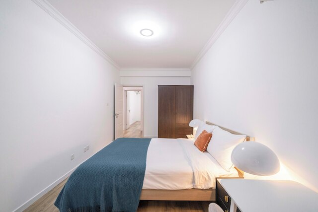 Tyms 4BR 2BA APT Riverside