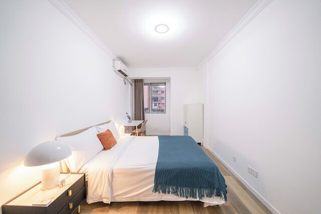 Tyms 4BR 2BA APT Riverside