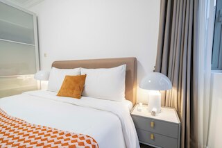 Tyms 4BR 2BA APT Riverside