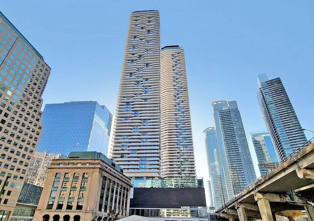 ハーバースイーツ & タワーズ ユニオン トロント