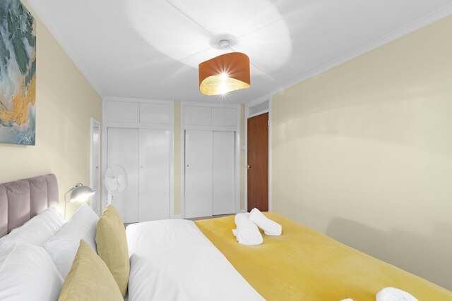 モダン 2 ベッドルーム アパートメント イン ブロードランズ コート