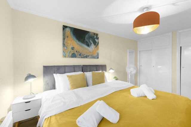 モダン 2 ベッドルーム アパートメント イン ブロードランズ コート