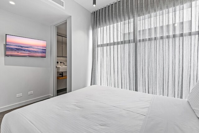 スタイリッシュ & スポットレス 2ベッド アパートメント イン セント キルダ