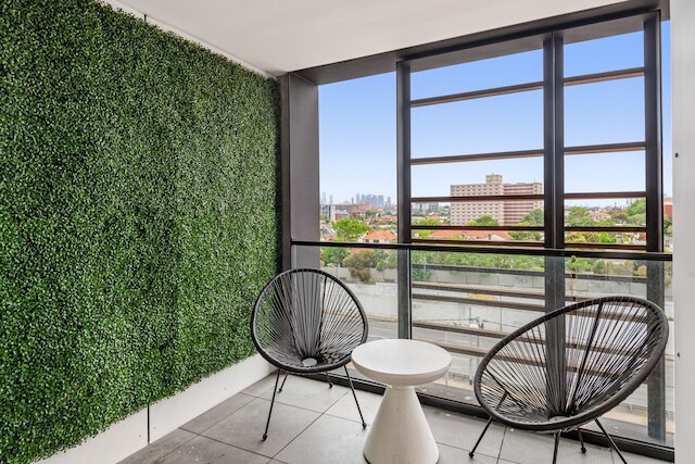 スタイリッシュ & スポットレス 2ベッド アパートメント イン セント キルダ