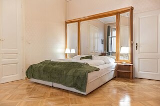 Spacious 4BR Apt Long Stay Friendly