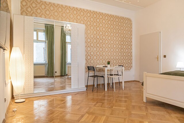 Spacious 4BR Apt Long Stay Friendly