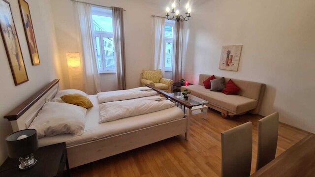 Spacious 2BR Apt Long Stay in Vienna