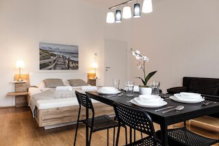 Bright 2BR Apt Perfect Long Stay