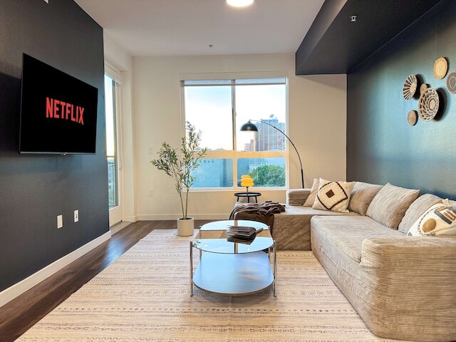 Bright Cozy Getaway With Pool Free Parking 10 Mins Disneyland