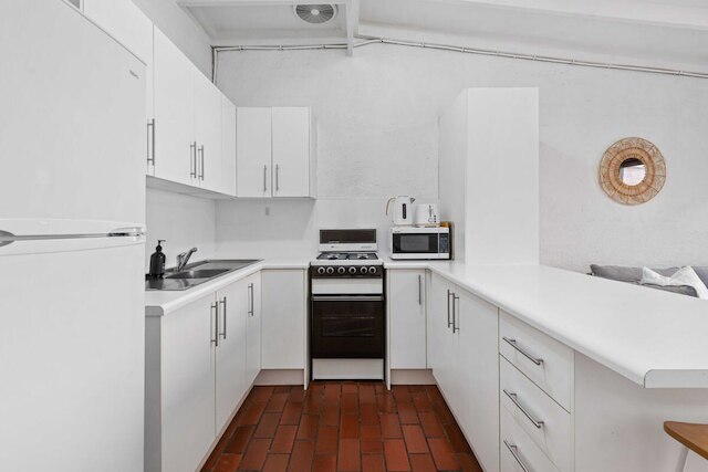 チャーミング 2 ベッド タウンハウス ニア マーケット