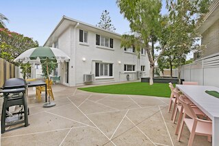 スペーシャス 4 ベッド ヴィラ ウィズ メディタレニアン チャーム