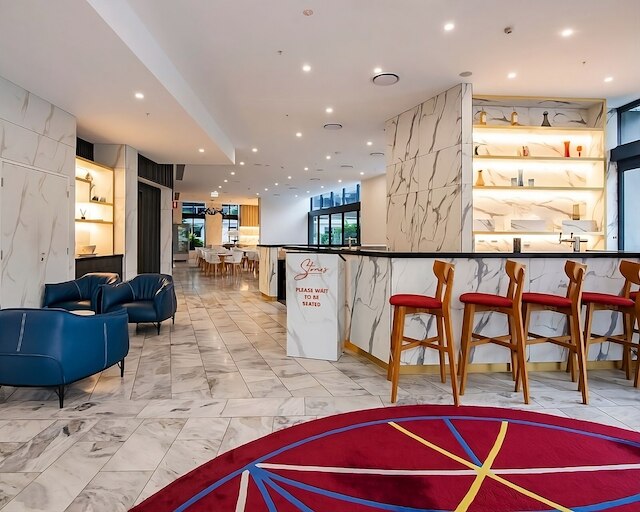 サン ドレンチド アパートメント イン ザ ハート オブ サーファーズ