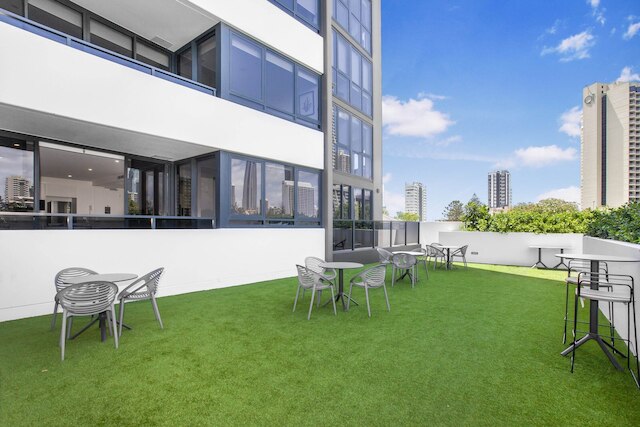 サン ドレンチド アパートメント イン ザ ハート オブ サーファーズ