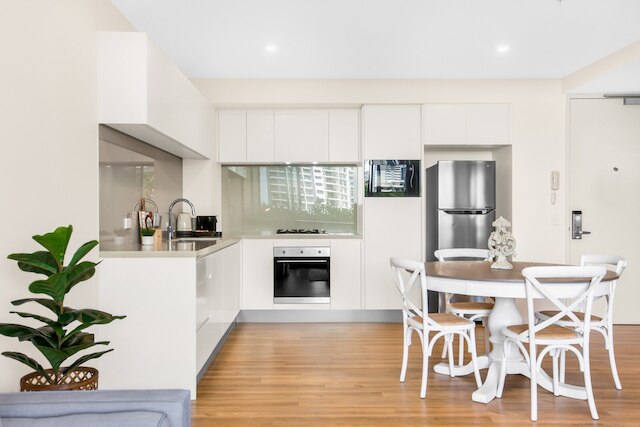 サン ドレンチド アパートメント イン ザ ハート オブ サーファーズ