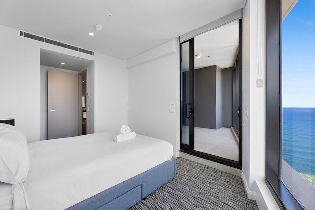 ラックス オーシャンフロント 1ベッド ハイライズ ウィズ プール & ジム