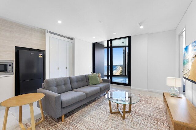 ラックス オーシャンフロント 1ベッド ハイライズ ウィズ プール & ジム